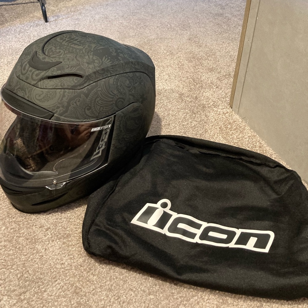 Icon Airmada Chantilly helmet.